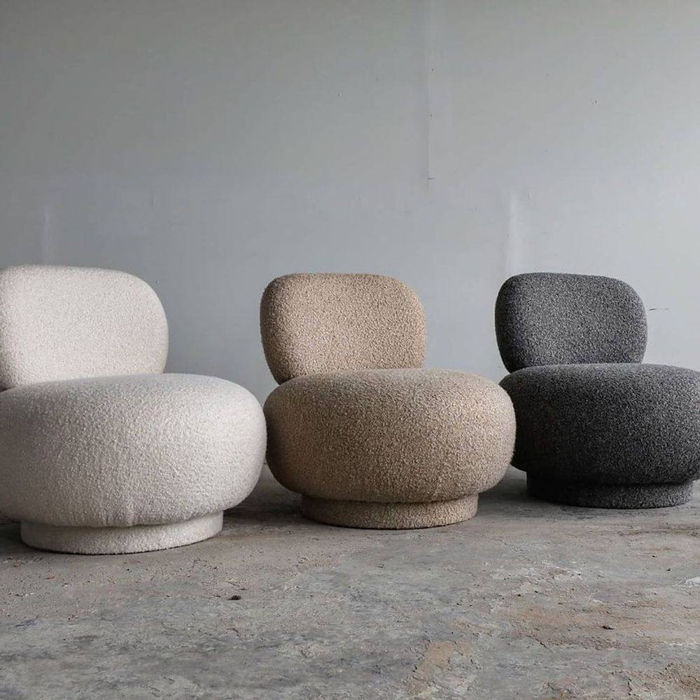 Fotoliu boucle pouf cu design rotunjit, tapiterie texturata premium, ideal pentru living modern