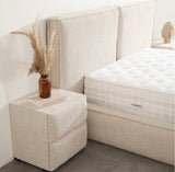 Pat tapitat Felix cu design elegant si tablie moderna