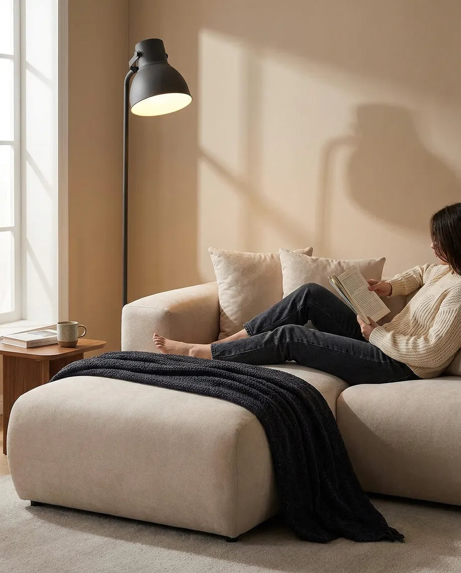 Canapea moderna Luma Cream ideala pentru living elegant si aerisit