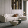 Colțar canapea bouclé Ventura cu design curbat, tapițerie bouclé premium, culoare crem, ideal pentru living modern și elegant